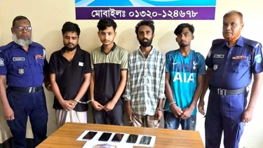 নাটোরে ফেসবুক-ইমো হ্যাকিং চক্রের ৪ সদস্য আটক