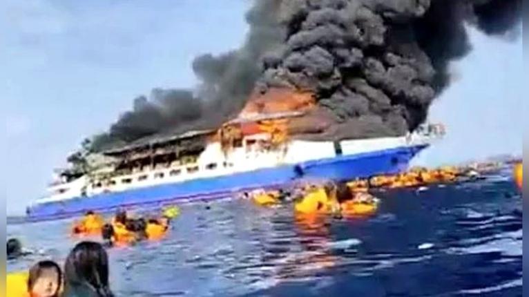 ইন্দোনেশিয়ায় ফেরিতে আগুন : নিহত ৫, নিখোঁজ ৪১