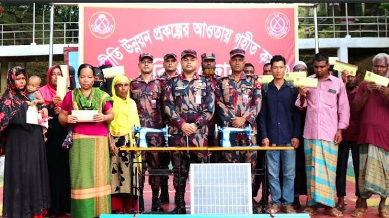 রাঙামাটিতে সুবিধাবঞ্চিতদের মাঝে বিজিবি’র অনুদান