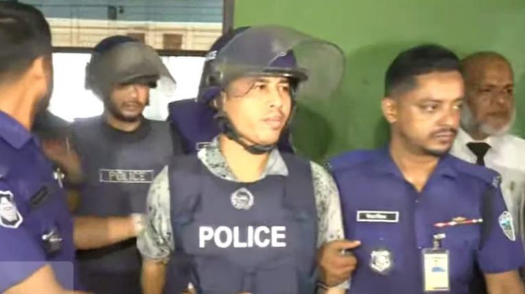 ‘শীর্ষ সন্ত্রাসী’ ডেভিড ইমনের ১০ দিনের রিমান্ড