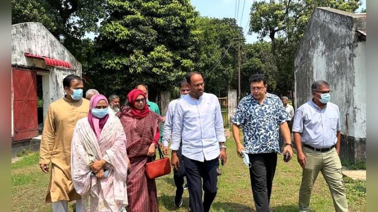 কেন্দ্রীয় মুরগি খামারে বাচ্চা উৎপাদন বাড়ানোর নির্দেশ প্রাণিসম্পদ প্রতিমন্ত্রীর