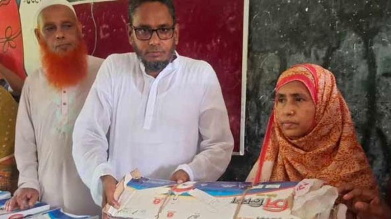 সদরপুর উপজেলা প্রবাসী ফোরামের পক্ষ থেকে প্রাথমিক বিদ্যালয়ে ১০টি সিলিং ফ্যান অনুদান প্রদান