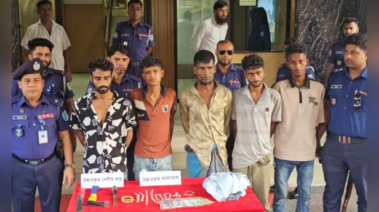 নারায়ণগঞ্জে দিনদুপুরে স্বর্ণের দোকানে ডাকাতি, গ্রেপ্তার ৫