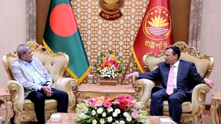 রাষ্ট্রপতির সঙ্গে অ্যাটর্নি জেনারেলের সৌজন্য সাক্ষাৎ