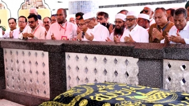 সিলেটে শাহজালাল ও শাহপরানের মাজার জিয়ারত রাষ্ট্রপতির