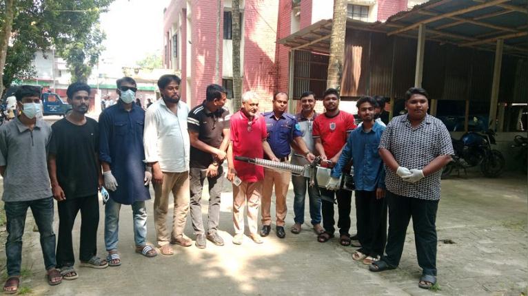 ডেঙ্গু ঠেকাতে ফগার হাতে তরুণরা, আলফাডাঙ্গায় ছাত্রদলের ব্যতিক্রমী উদ্যোগ