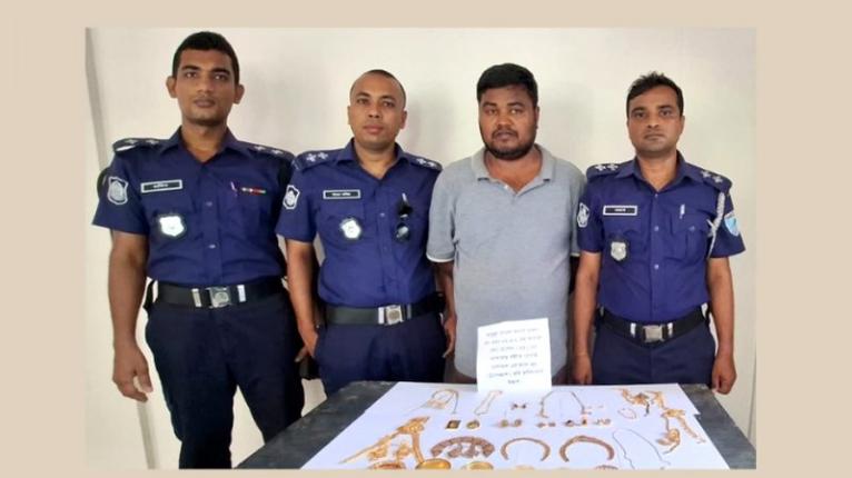 ফতুল্লায় চুরি যাওয়া স্বর্ণালংকারের বড় অংশ উদ্ধার, গাড়িচালক গ্রেপ্তার