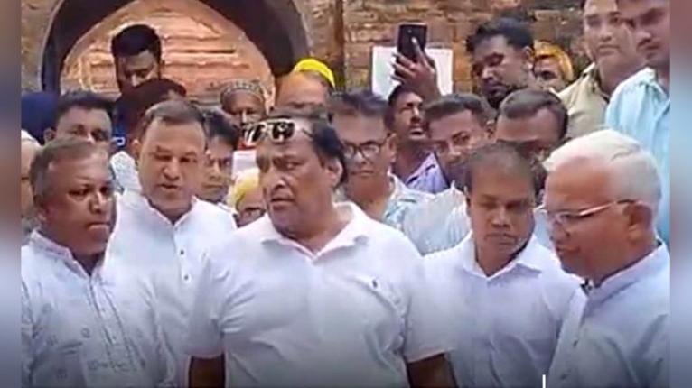 ঐতিহাসিক ঘোড়াঘাট দুর্গ ও সুজা মসজিদ পরিদর্শন করলেন দুই মন্ত্রী