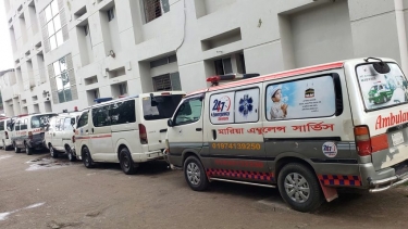 অ্যাম্বুলেন্স সিন্ডিকেটের দখলে বোয়ালমারী স্বাস্থ্য কমপ্লেক্স, মশা সৃষ্টির কারখানা হাসপাতালের ড্রেনগুলো
