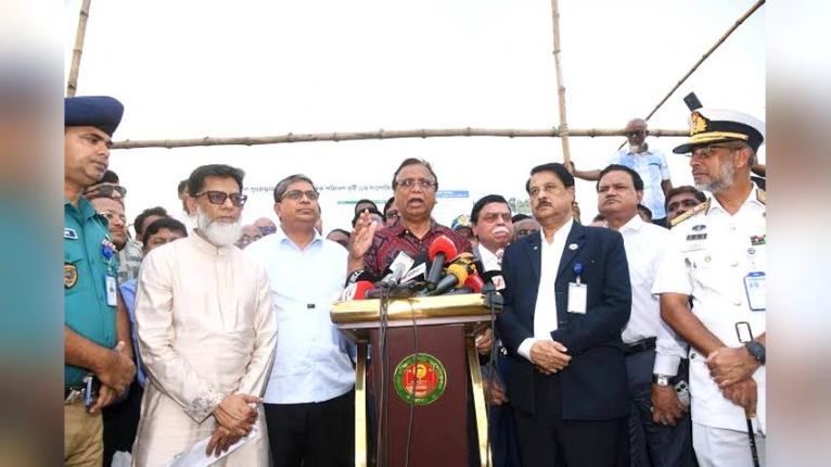 নন্দীপাড়ায় জিরানী খাল পরিদর্শনে দুই প্রতিমন্ত্রী ও ডিএসসিসি প্রশাসক