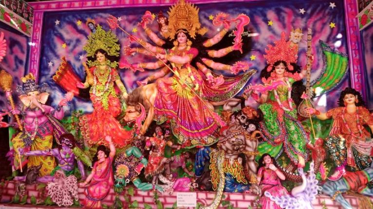 দেব-দেবীর ২৭৭ প্রতিমায় সেজেছে আলফাডাঙ্গা কেন্দ্রীয় হরি মন্দির