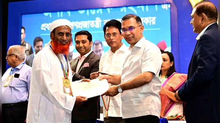 বিশ্ব শিক্ষক দিবসে ১০২ গুণী শিক্ষককে সম্মাননা দিল সরকার