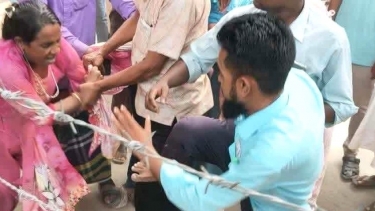 জামালপুর আদালত প্রাঙ্গণে বাদী ও প্রতিবন্ধী নারীর ওপর হামলা, মোহরীর বিচার দাবি