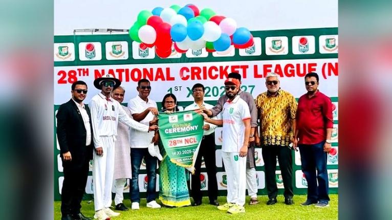 খুলনায় ক্রিকেটের উন্মাদনা ; পর্দা উঠলো জাতীয় ক্রিকেট লিগের