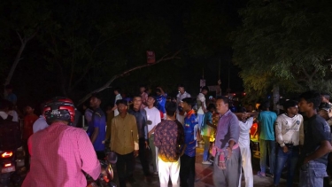 জামালপুরে টোল দেওয়া নিয়ে মারধর, পথরোধ করে বিক্ষোভ
