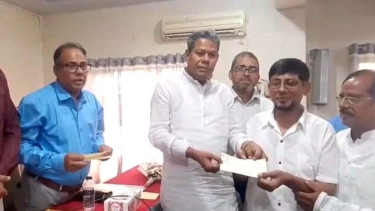 দিনাজপুরে ৩৭টি দরিদ্র পরিবারের মাঝে অনুদানের চেক হস্তান্তর