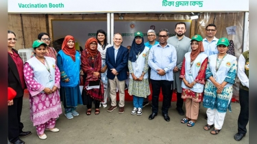 হাম ও রুবেলা প্রতিরোধে টিকাদান কার্যক্রম পরিদর্শন করলেন যুক্তরাষ্ট্রের ভারপ্রাপ্ত রাষ্ট্রদূত