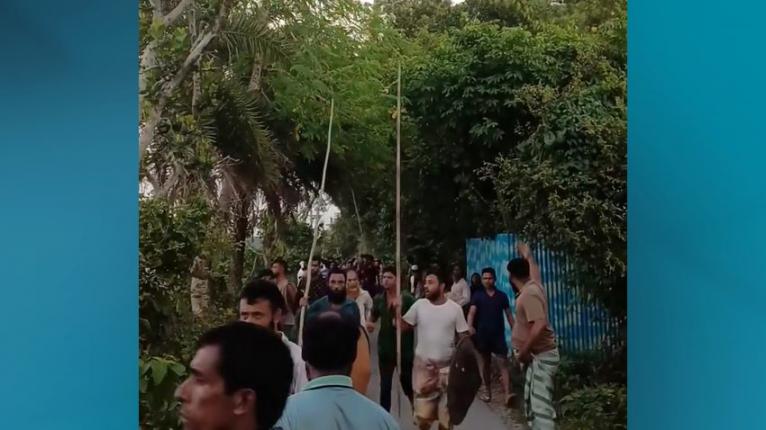 সালথায় ছাত্রীদের উত্ত্যক্ত করার অভিযোগে দুই পক্ষের সংঘর্ষ, আহত ১২