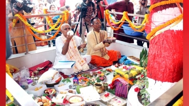 ষষ্ঠী পূজার মধ্য দিয়ে দুর্গোৎসব শুরু