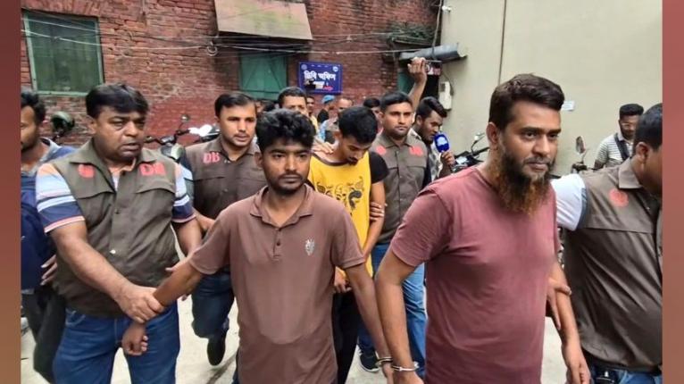পুলিশ পরিচয়ে ১০২ ভরি স্বর্ণ ছিনতাই, গ্রেপ্তার ৪