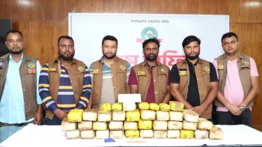 চট্টগ্রামে ৩ লাখ ২০ হাজার পিস ইয়াবাসহ মাদক কারবারি আটক, ট্রাক জব্দ