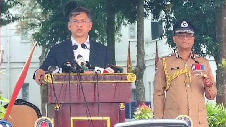 \ নতুন সার্জেন্ট ও এসআইদের জনগণের আস্থা অর্জনের নির্দেশ স্বরাষ্ট্রমন্ত্রীর\ \