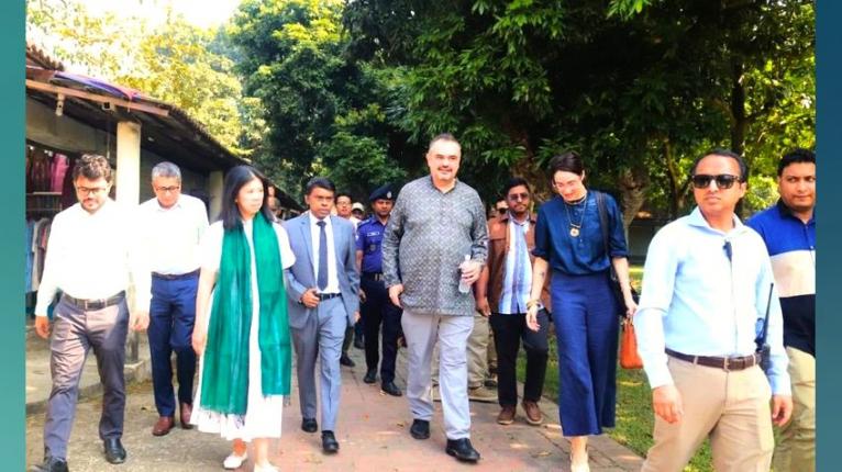 সোনারগাঁয়ে পানাম নগরী ও জাদুঘর পরিদর্শনে মার্কিন রাষ্ট্রদূত