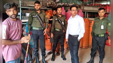 আড়াইহাজারে বেশি দামে এলপিজি বিক্রি, দুই ব্যবসায়ীকে জরিমানা