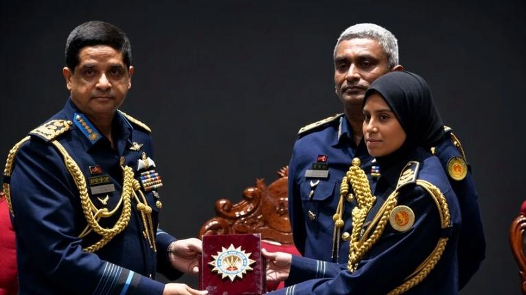 ওসমানী স্বর্ণপদক পেলেন বিমান বাহিনী একাডেমি’র মেধাবী কর্মকর্তারা
