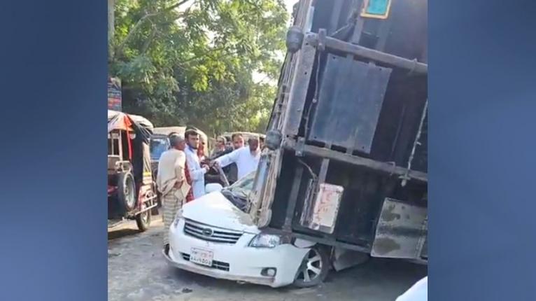 এক ঘণ্টার ব্যবধানে দুই সড়ক দুর্ঘটনায় ৬ জন নিহত