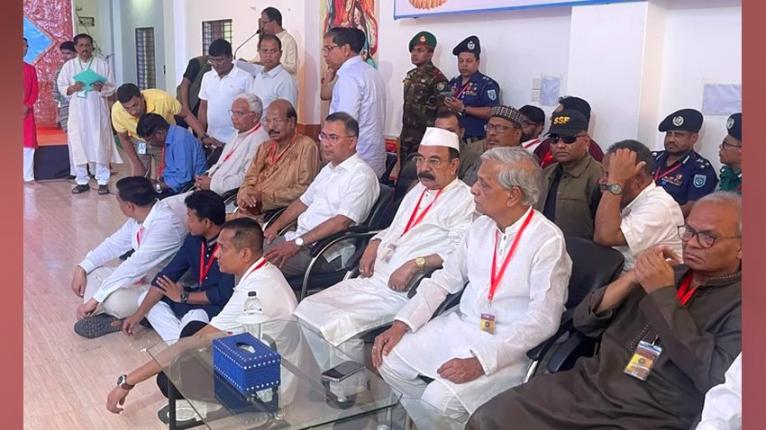 রংপুরের রাধা গোবিন্দ ধর্মসভা মন্দিরের পূজামণ্ডপ পরিদর্শন করেছেন প্রধানমন্ত্রী