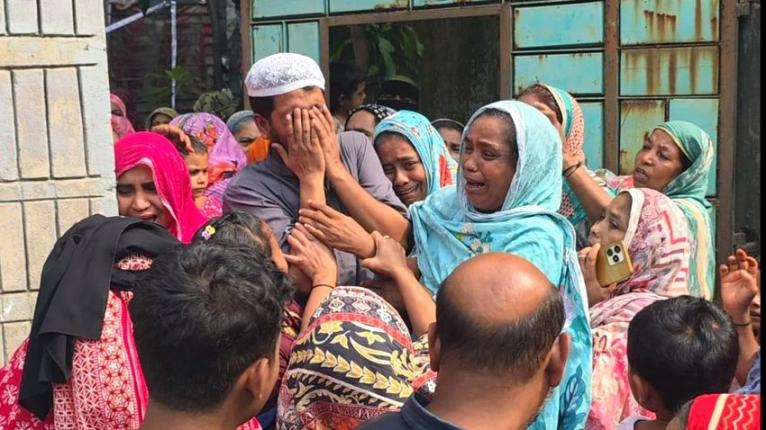 রূপগঞ্জে ট্রাক-অটোরিকশার মুখোমুখি সংঘর্ষে নিহত ২