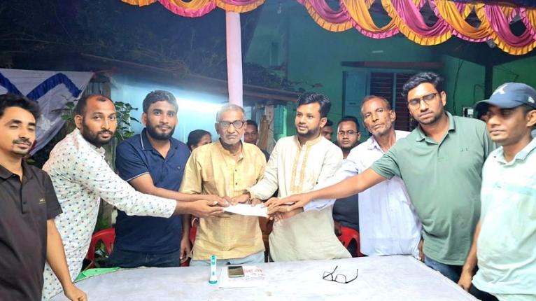 সম্প্রীতির বন্ধনে আলফাডাঙ্গা, পূজামণ্ডপে পূজামণ্ডপে উপজেলা ভাইস-চেয়ারম্যান পদপ্রার্থী হেমায়েত হোসেনের আর্থিক সহায়তা