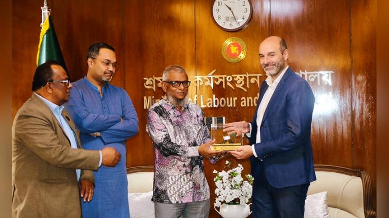 শ্রমিকের অধিকার ও শোভন কাজ নিশ্চিত করতে সরকার প্রতিশ্রুতিবদ্ধ : শ্রমমন্ত্রী
