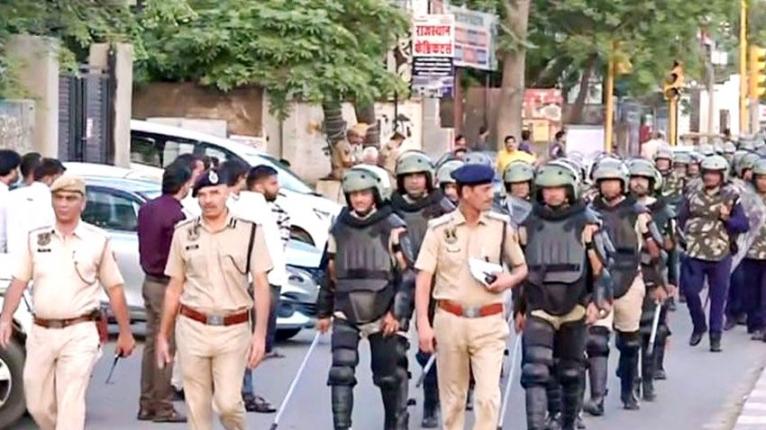 বিক্ষোভ ঘিরে উত্তেজনা, দিল্লিতে হাজার হাজার পুলিশ মোতায়েন