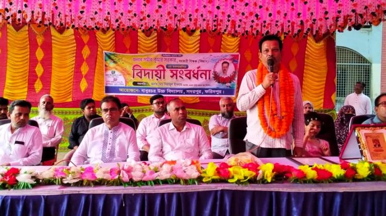 বাবুরচর উচ্চ বিদ্যালয়ে শিক্ষক সমীর কুমারের রাজকীয় বিদায় সংবর্ধনা