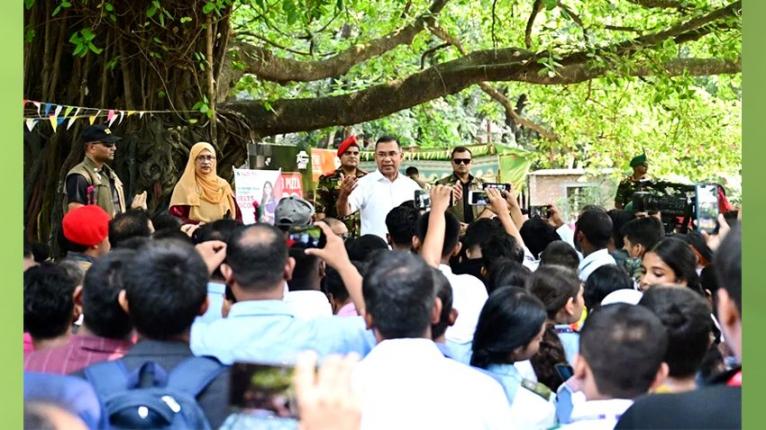 নিজ কলেজ প্রাঙ্গণে গেলেন প্রধানমন্ত্রী, শিক্ষার্থীদের দিলেন দেশ গড়ার বার্তা