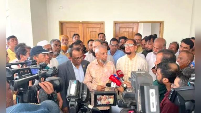 শ্রমজীবী নারীদের নিরাপত্তা ও কল্যাণকে সর্বোচ্চ অগ্রাধিকার দিয়ে কাজ করছে সরকার : শ্রমমন্ত্রী